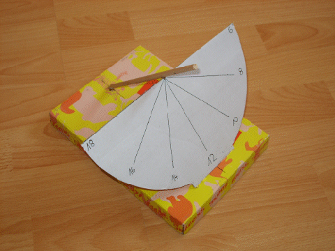 Izdelana sončna ura iz kartona